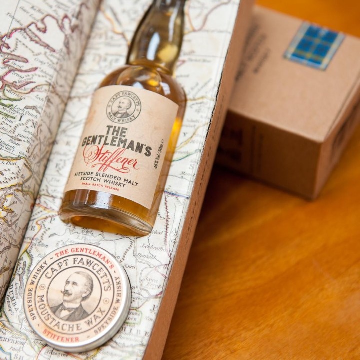 Pack Regalo Cera Bigote Whisky & Botella Whisky Captain Fawcett