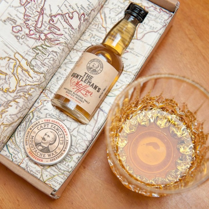 Pack Regalo Cera Bigote Whisky & Botella Whisky Captain Fawcett