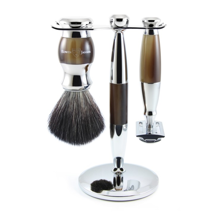 Set Safety razor, shaving brush synthetic fibre and stand horn